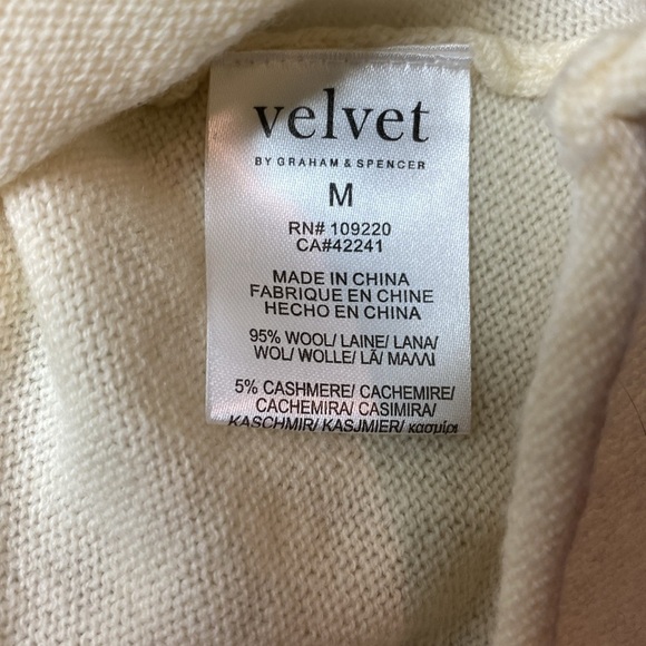Velvet by Graham & Spencer cream colored cold shoulder wool/cashmere top sz med - Picture 6 of 6